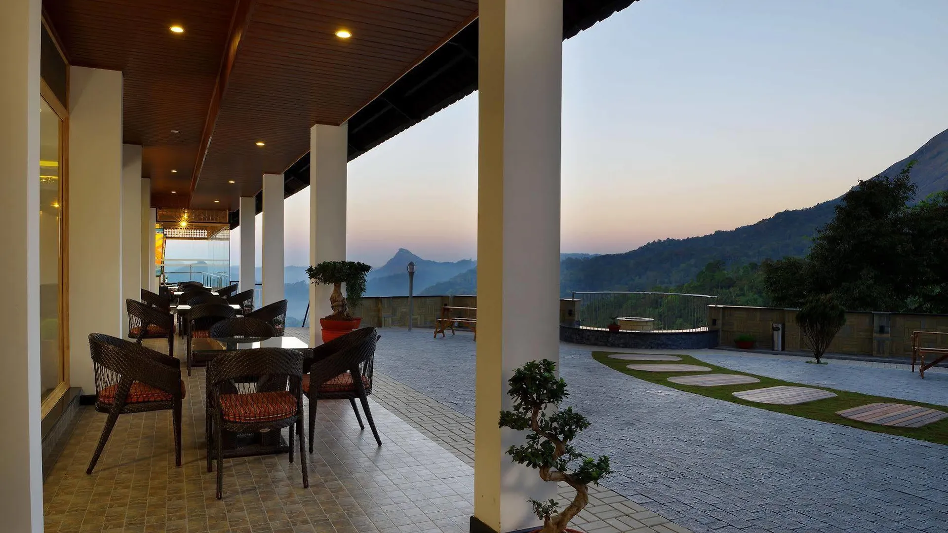 Hotel The Panoramic Getaway Munnar